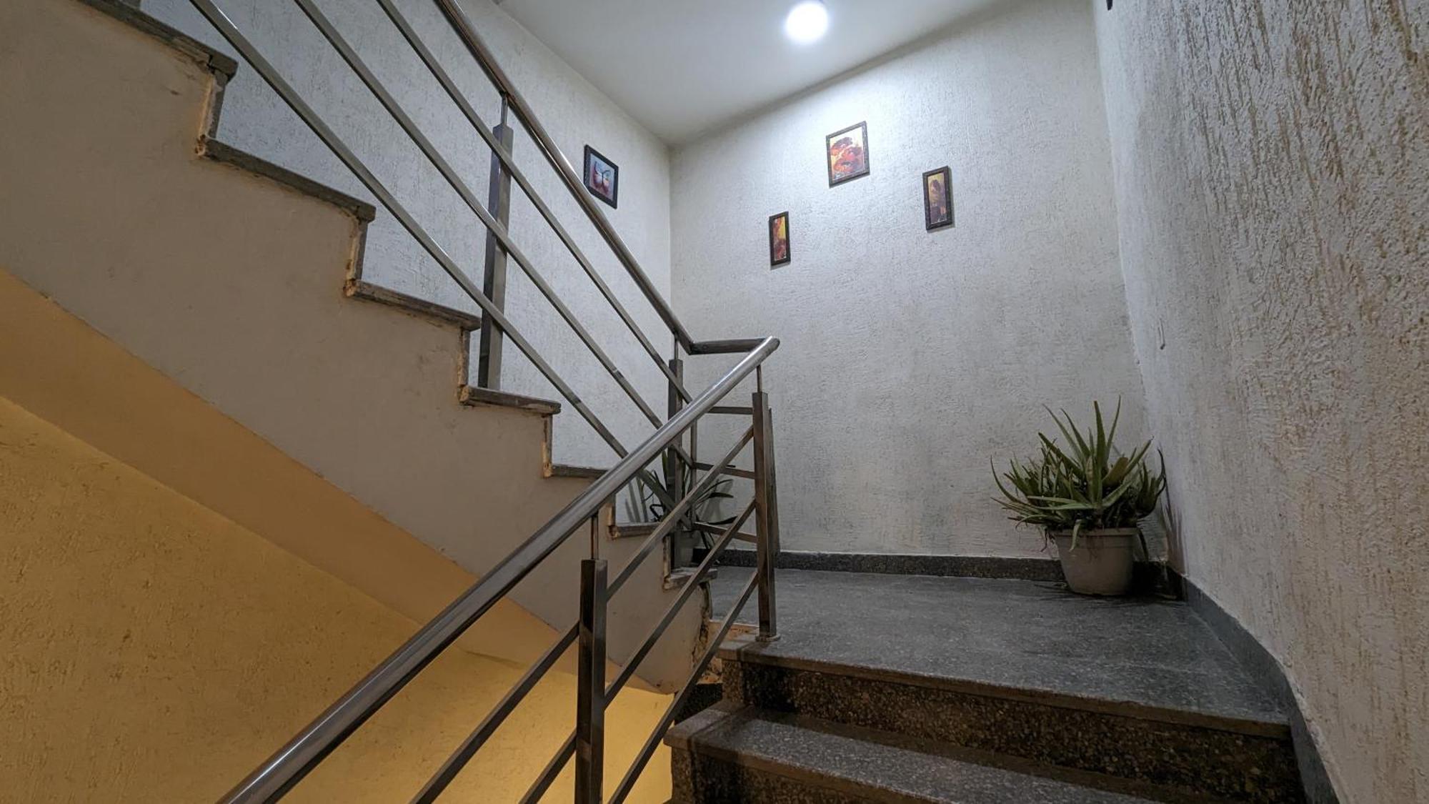 Hotel Aron By The Premium Villa New Delhi Buitenkant foto