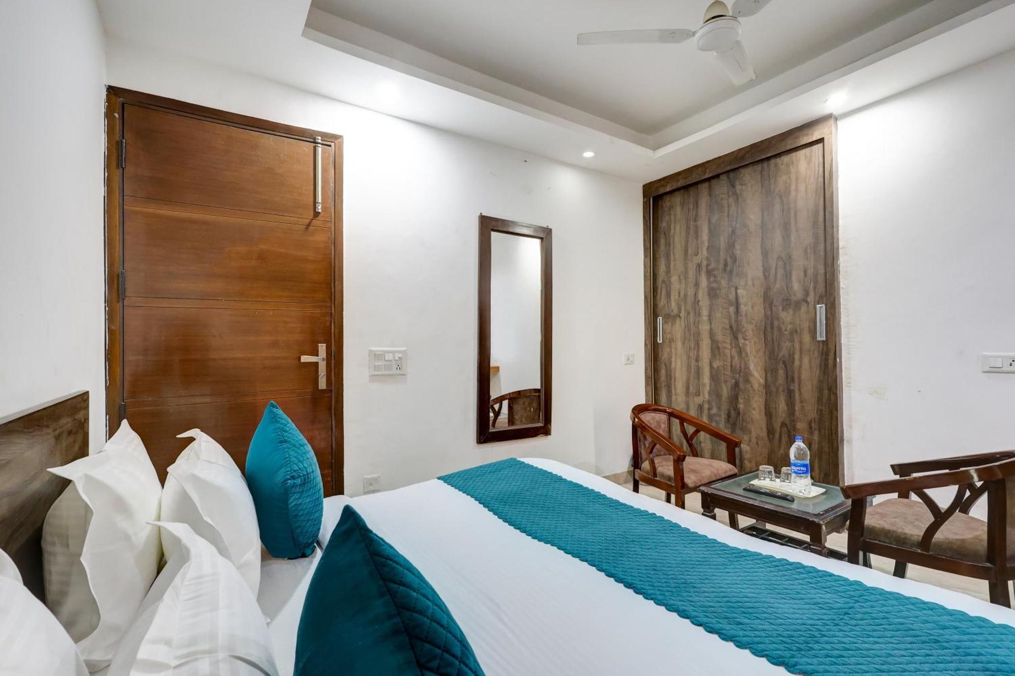 Hotel Aron By The Premium Villa New Delhi Buitenkant foto