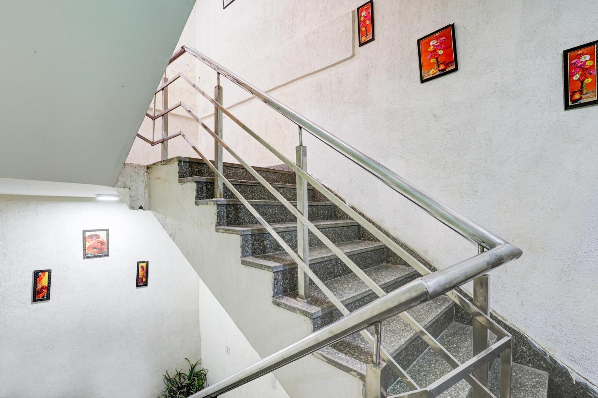 Hotel Aron By The Premium Villa New Delhi Buitenkant foto
