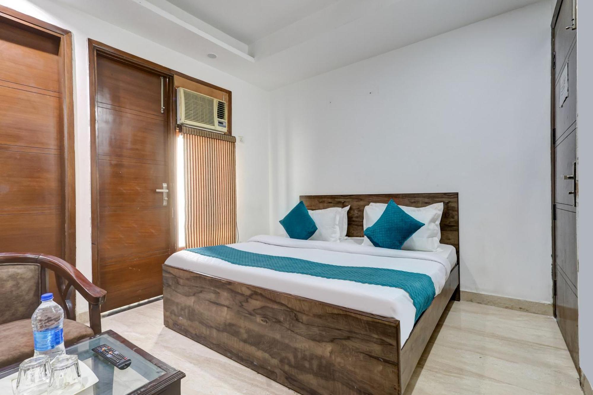 Hotel Aron By The Premium Villa New Delhi Buitenkant foto