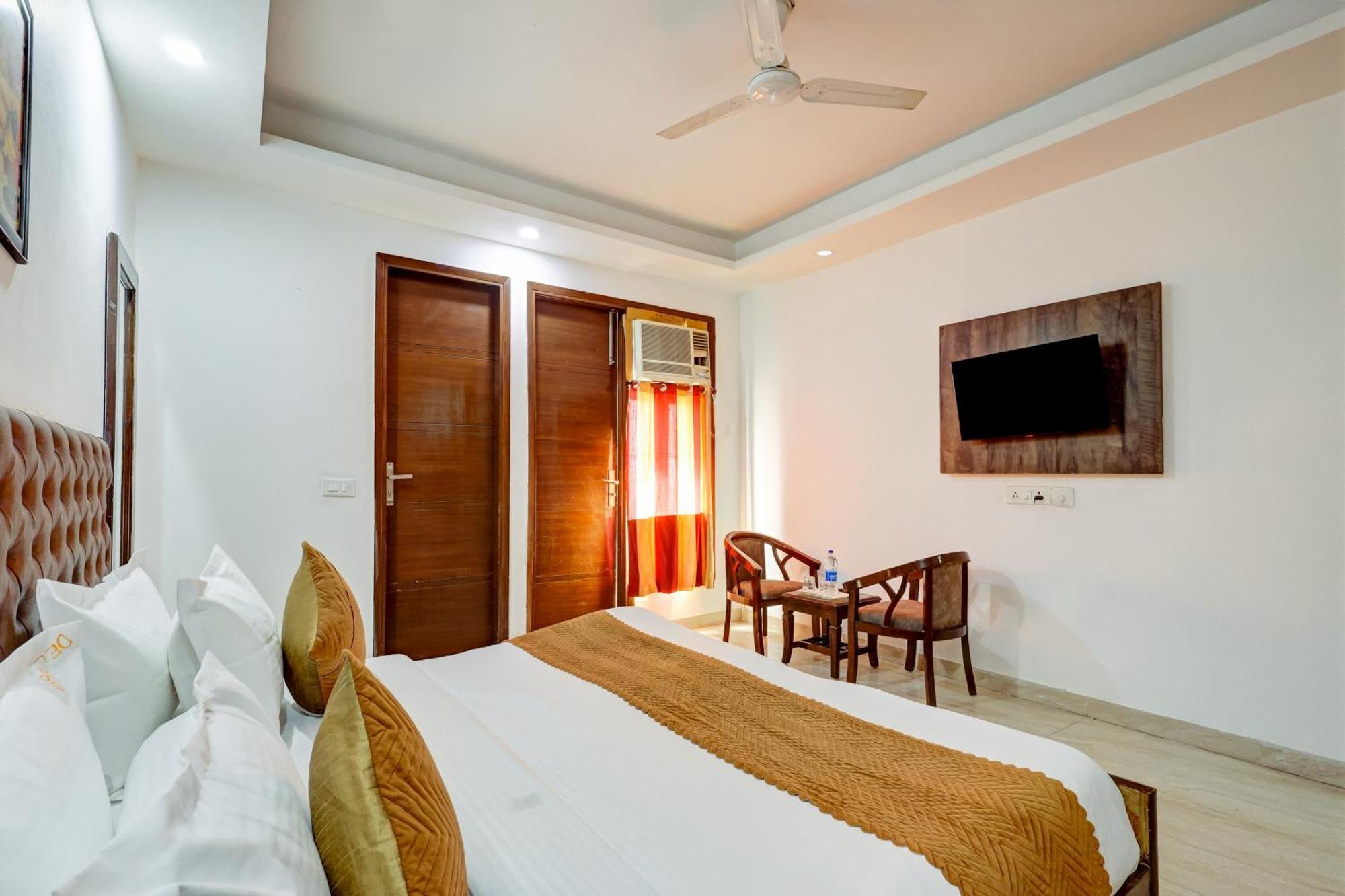 Hotel Aron By The Premium Villa New Delhi Buitenkant foto
