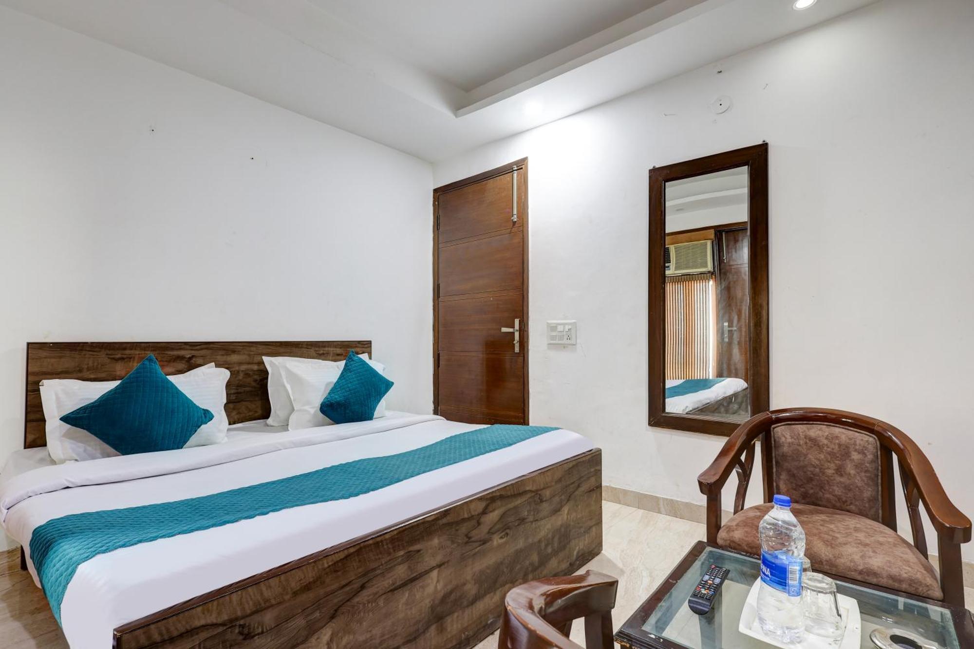 Hotel Aron By The Premium Villa New Delhi Buitenkant foto