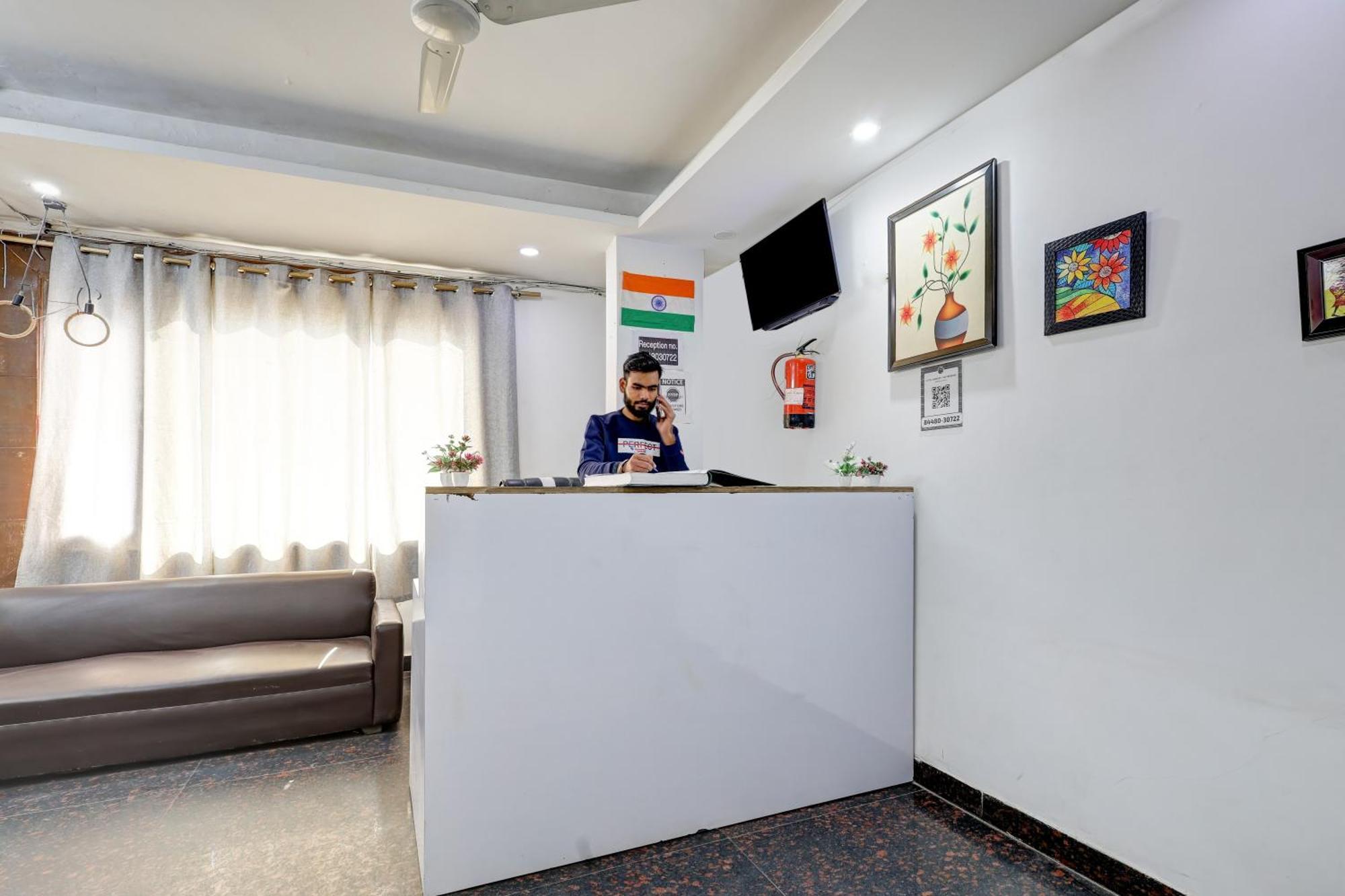 Hotel Aron By The Premium Villa New Delhi Buitenkant foto