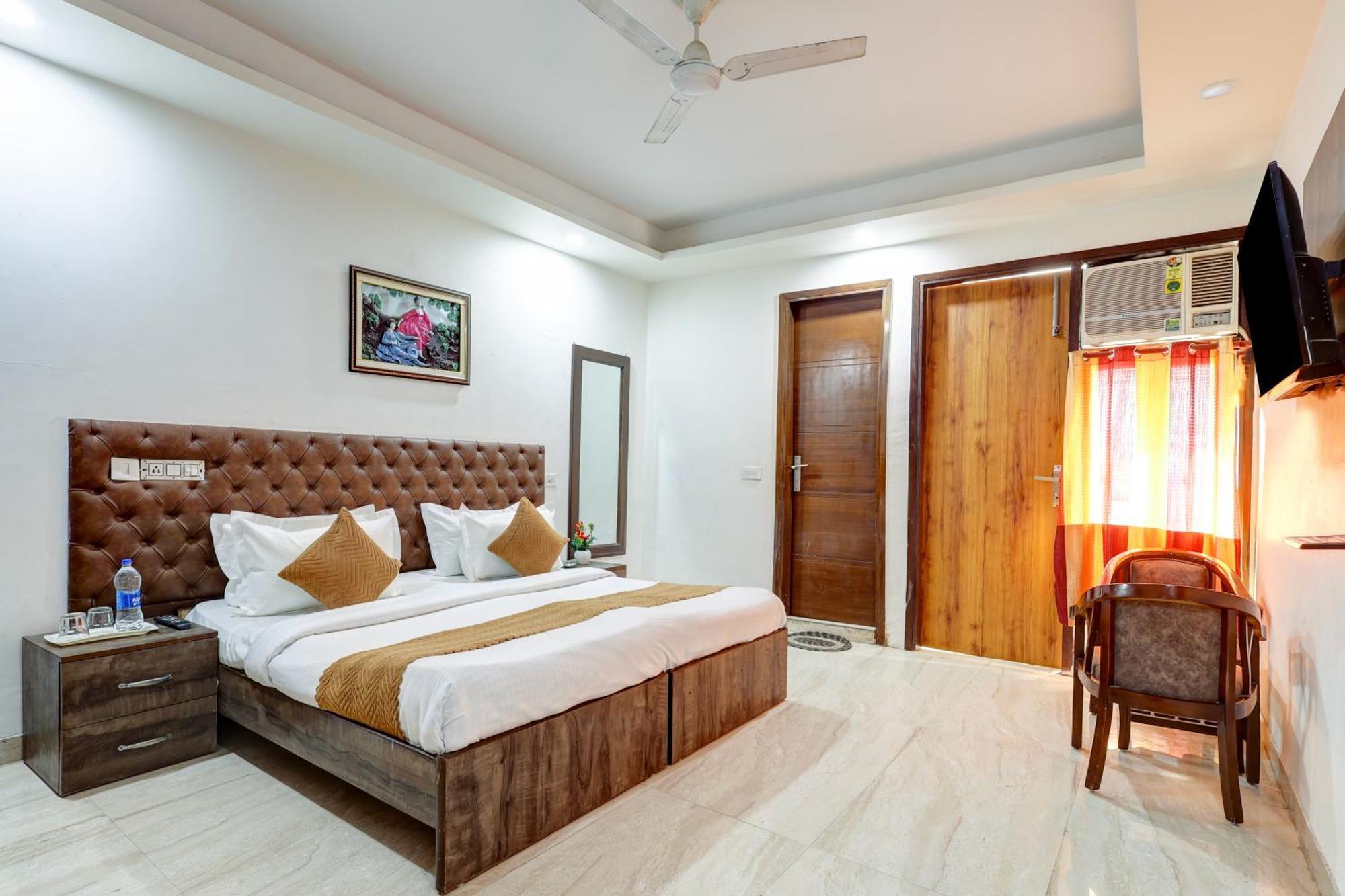 Hotel Aron By The Premium Villa New Delhi Buitenkant foto