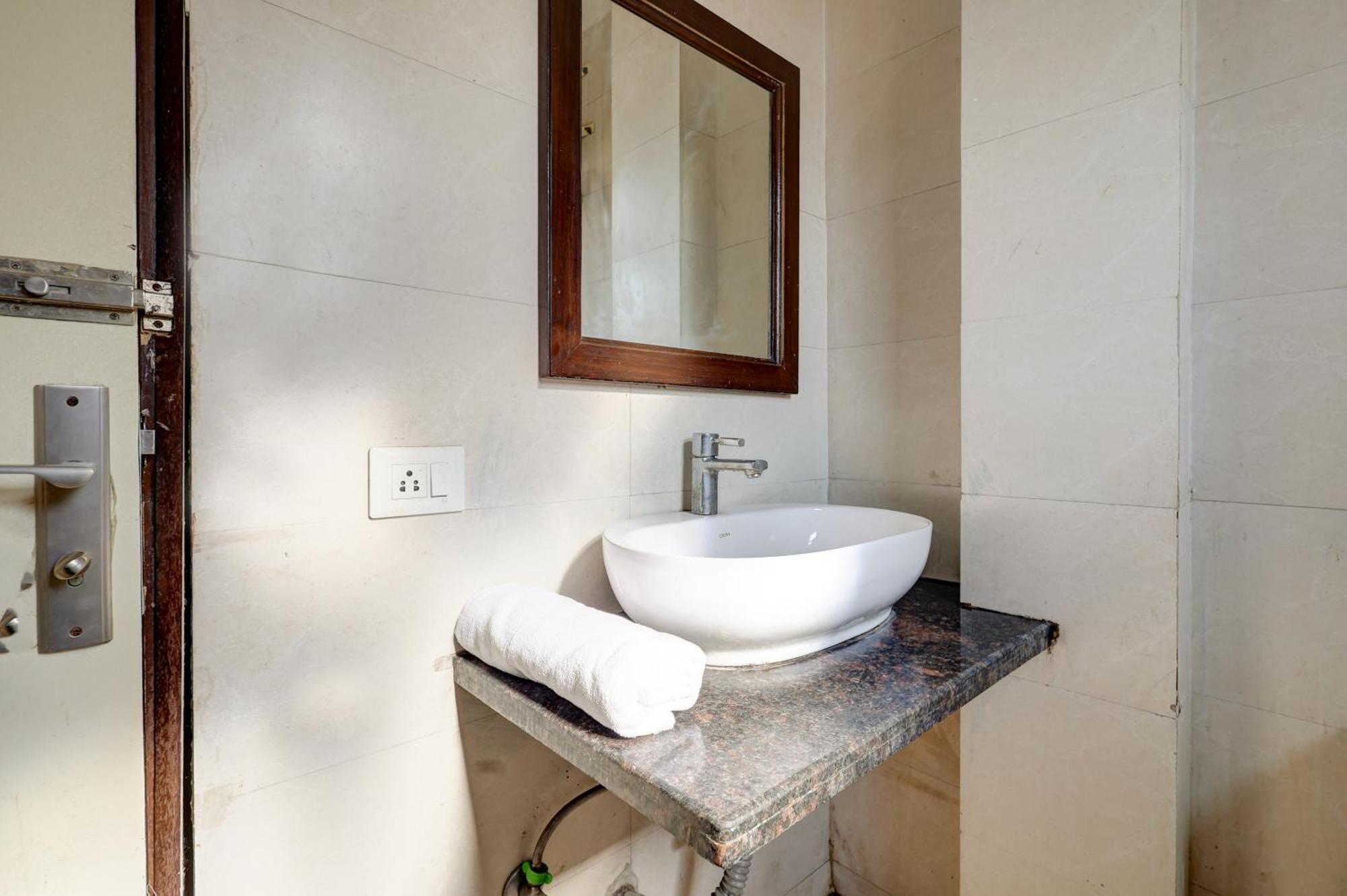 Hotel Aron By The Premium Villa New Delhi Buitenkant foto