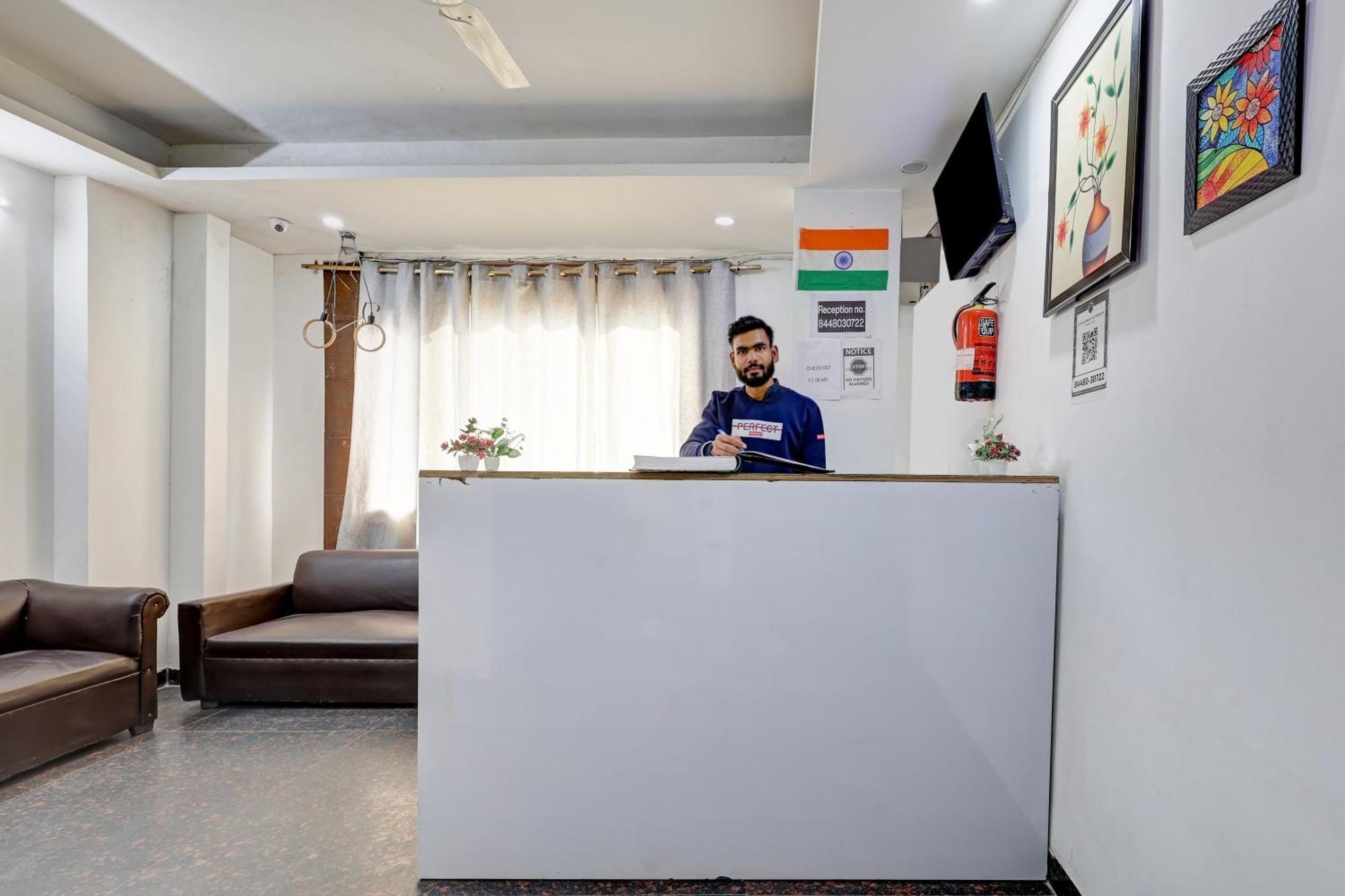 Hotel Aron By The Premium Villa New Delhi Buitenkant foto