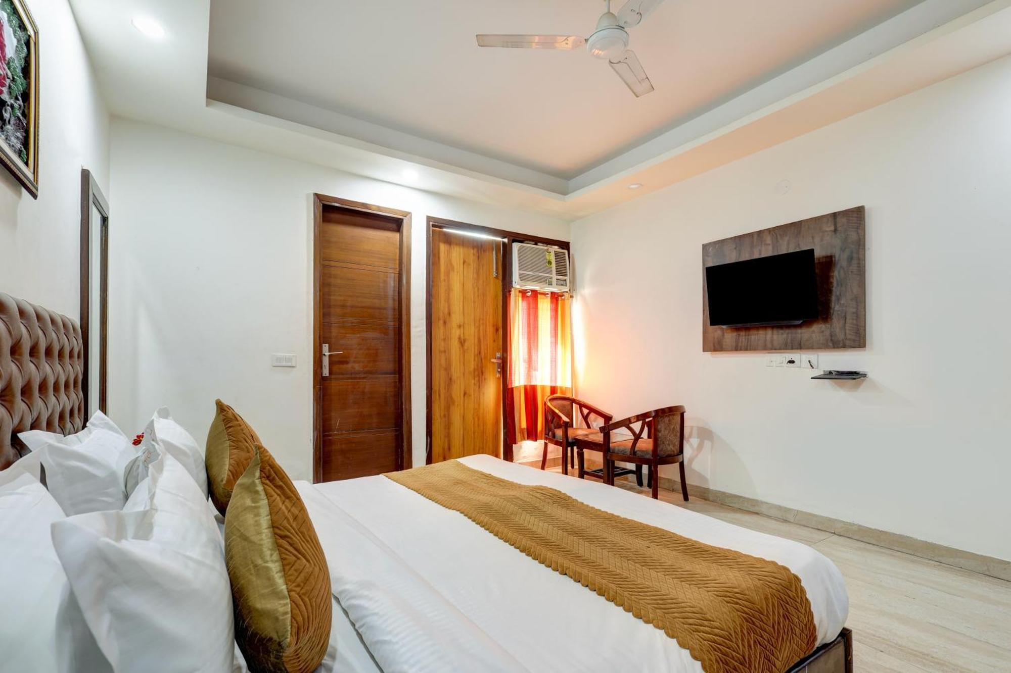 Hotel Aron By The Premium Villa New Delhi Buitenkant foto