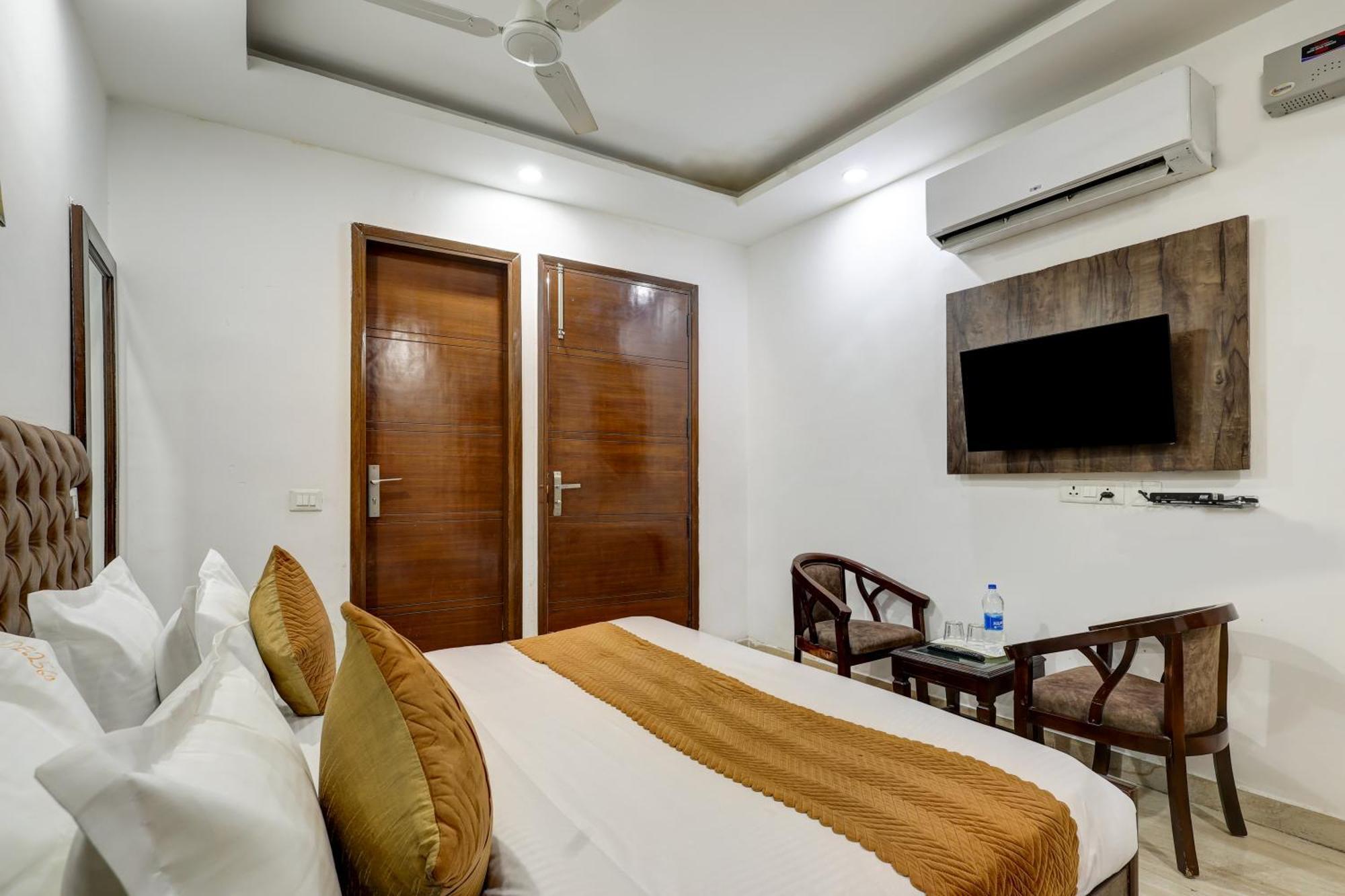 Hotel Aron By The Premium Villa New Delhi Buitenkant foto