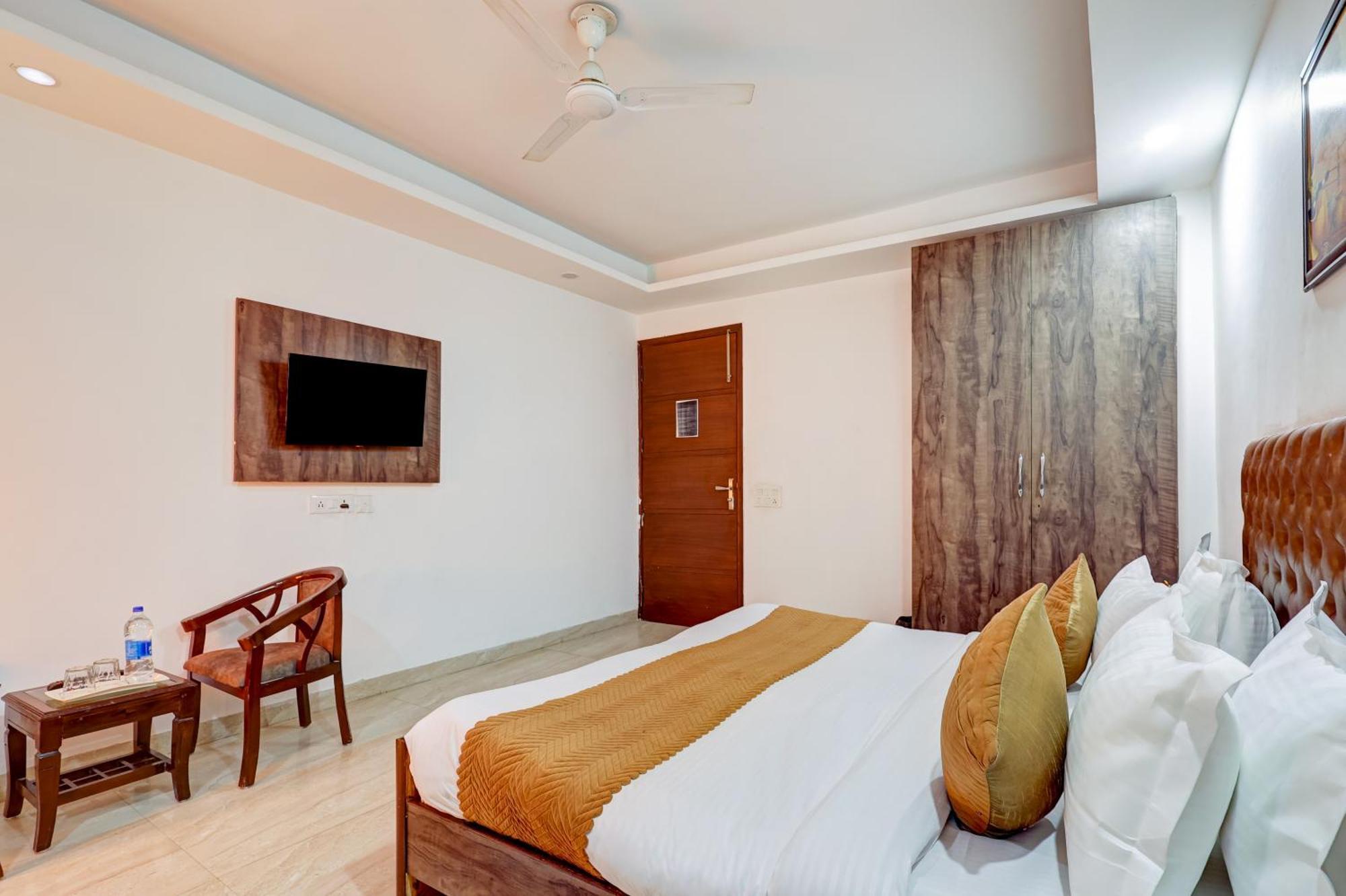 Hotel Aron By The Premium Villa New Delhi Buitenkant foto